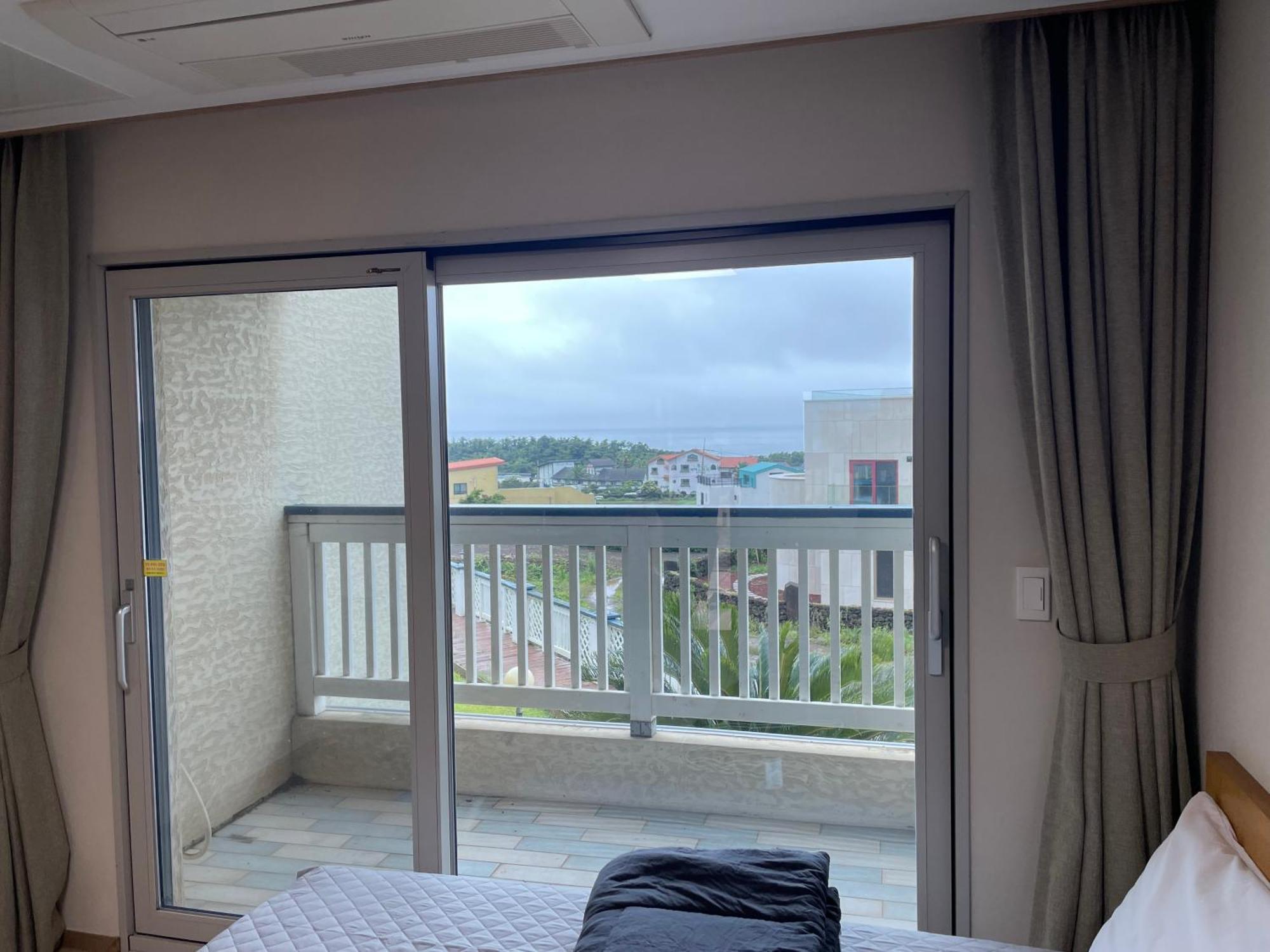 Jeju The Ocean Hill Pension Согвипхо Экстерьер фото