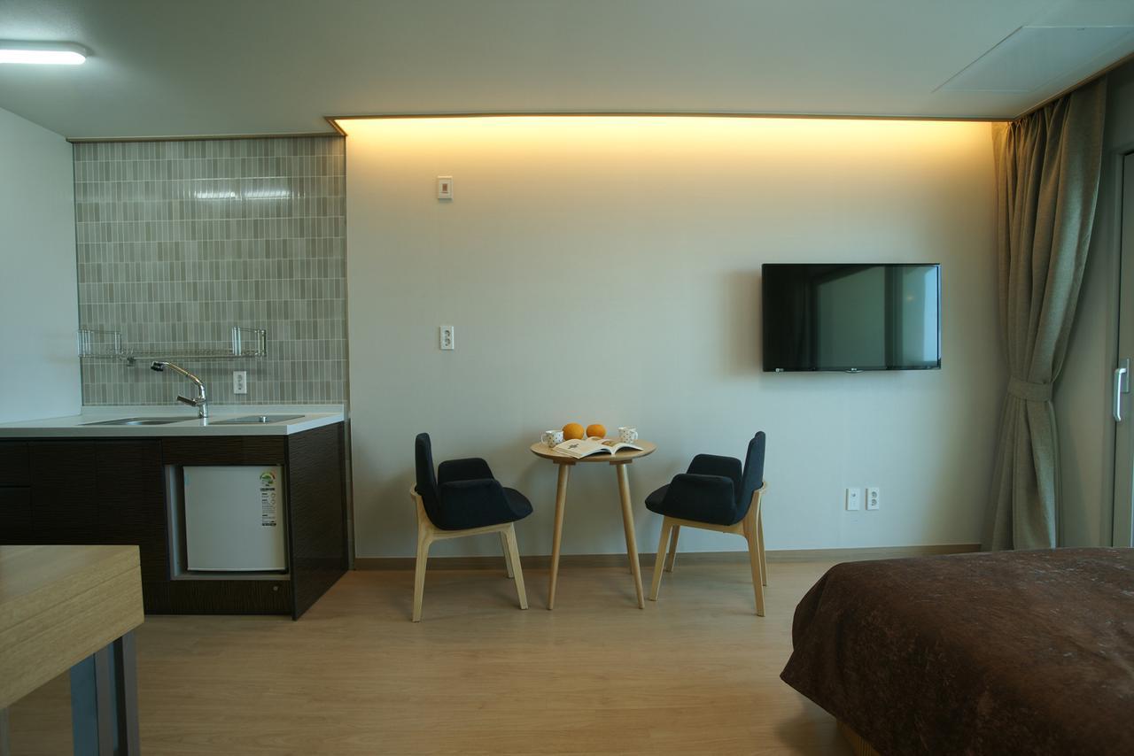 Jeju The Ocean Hill Pension Согвипхо Экстерьер фото