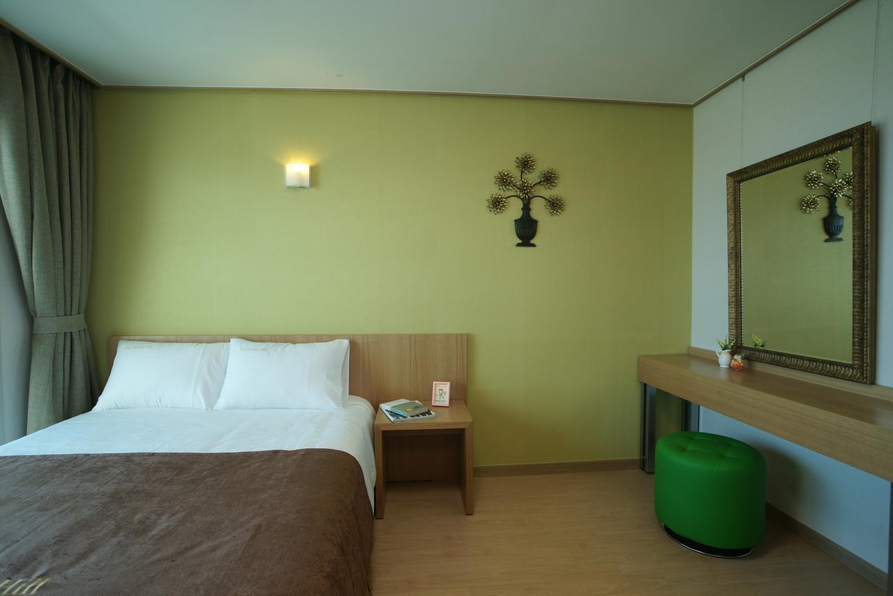 Jeju The Ocean Hill Pension Согвипхо Экстерьер фото