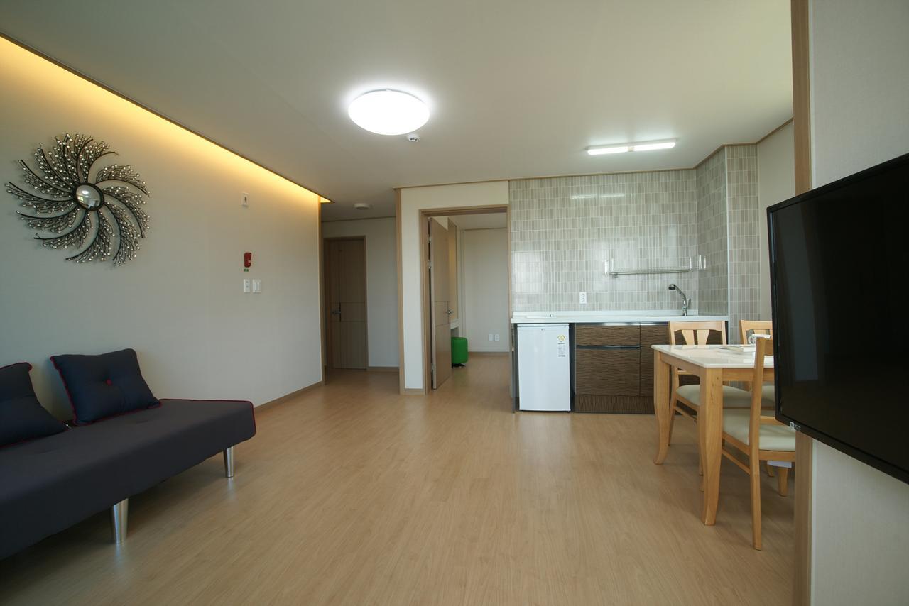 Jeju The Ocean Hill Pension Согвипхо Экстерьер фото
