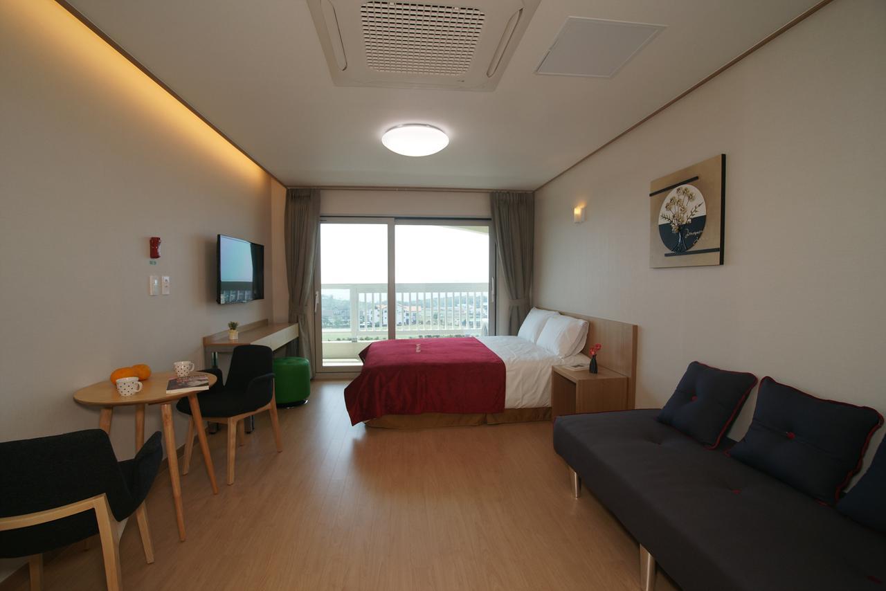Jeju The Ocean Hill Pension Согвипхо Экстерьер фото